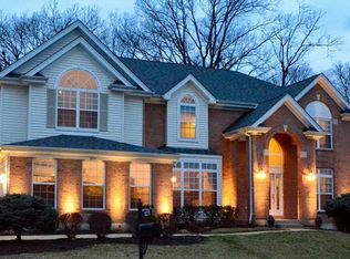 1271 Polo Lake Dr, Ballwin, MO 63021