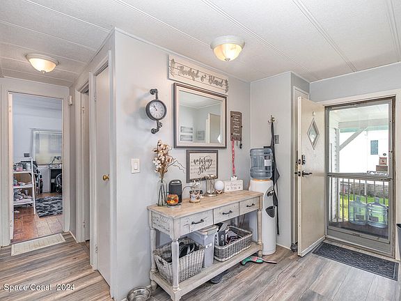 4th image of 921 Wren Cir