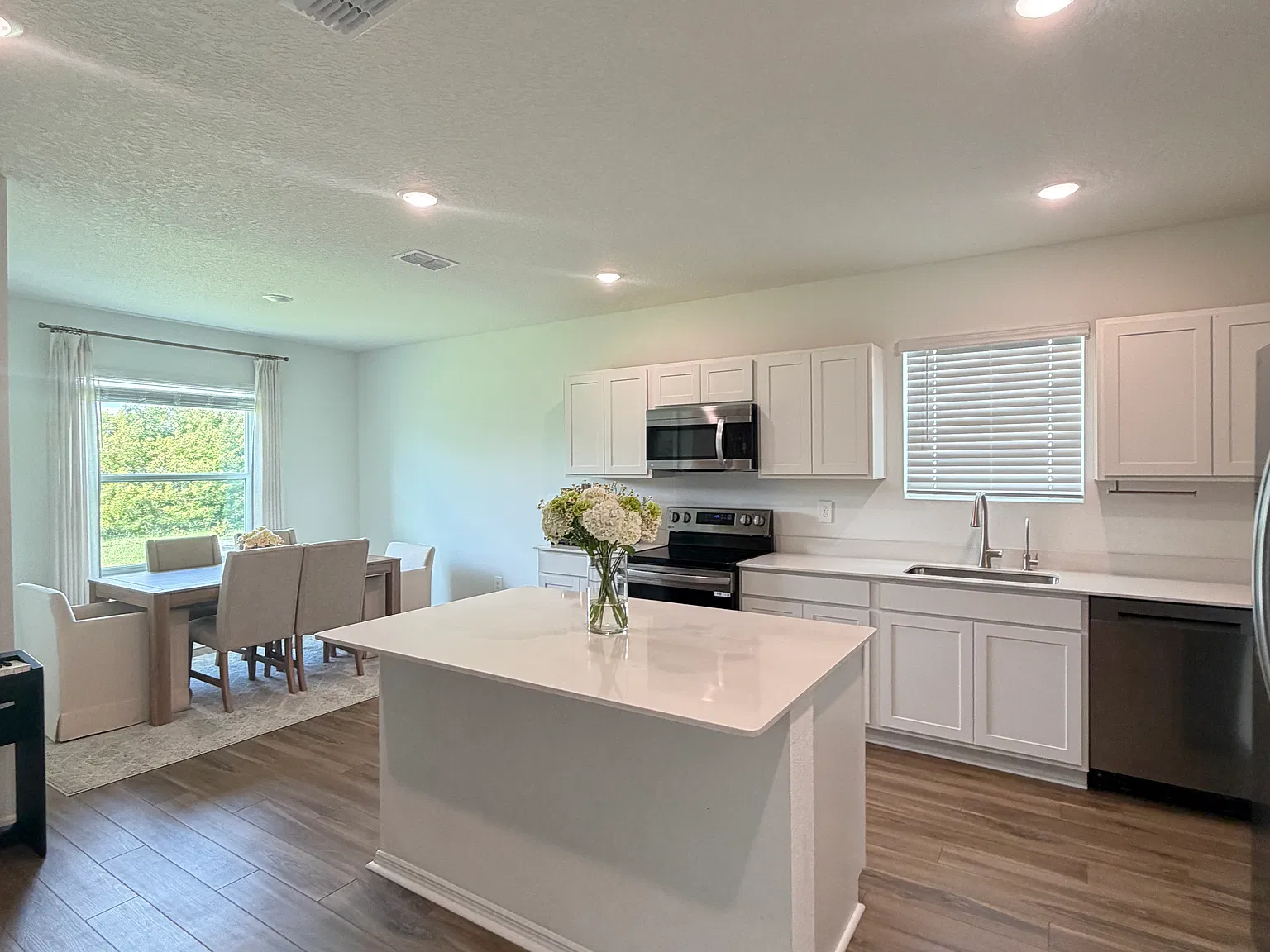 3 bed, 1575 sqft, $2,500 — Photo 4