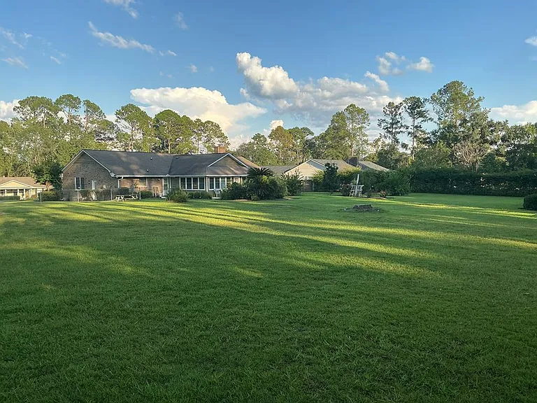 2243 Oakgrove Cir — Photo 4