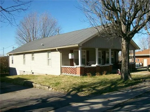 102 Herman Ave, Dickson, TN 37055