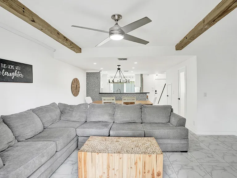 147 SW 3rd St — Photo 10