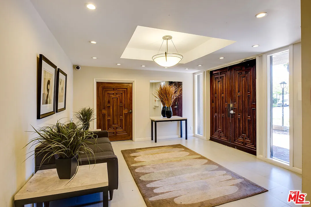 2 bed, 3.0 bath, 1663 sqft, $5,500 — Photo 3