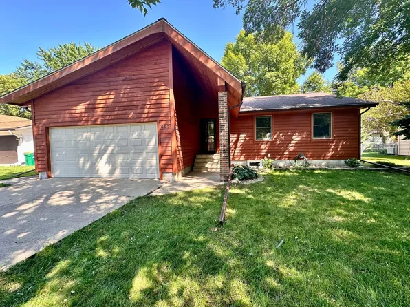 807 Woodfern Dr, Marshall, MN 56258