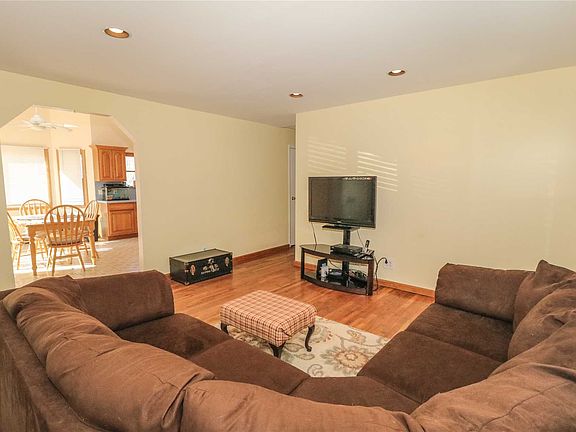 5th image of 18 Fountain Ave