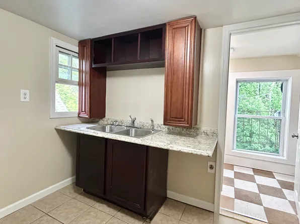 50 Lake St #1-D, Nashua, NH 03060