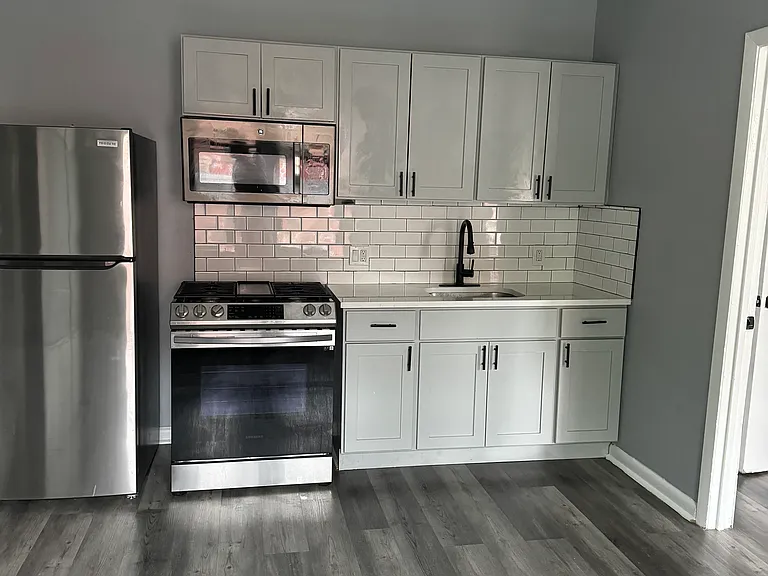 881 Broad St #1A — Photo 8