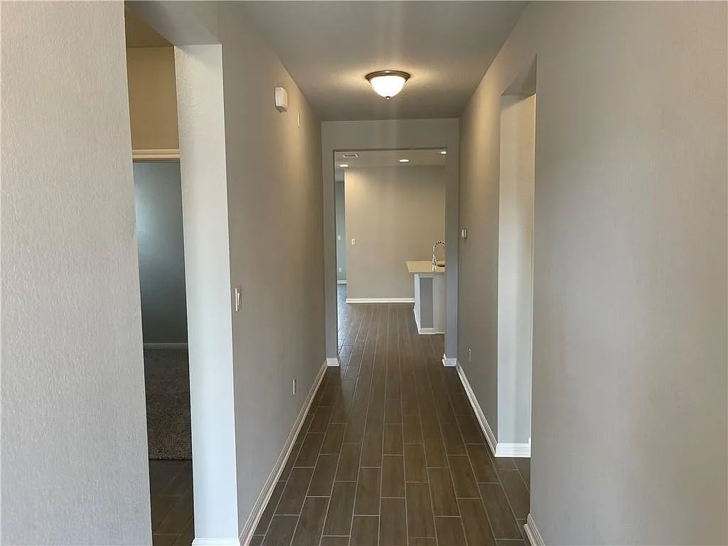 4 bed, 3.0 bath, 2011 sqft, $2,195 — Photo 4