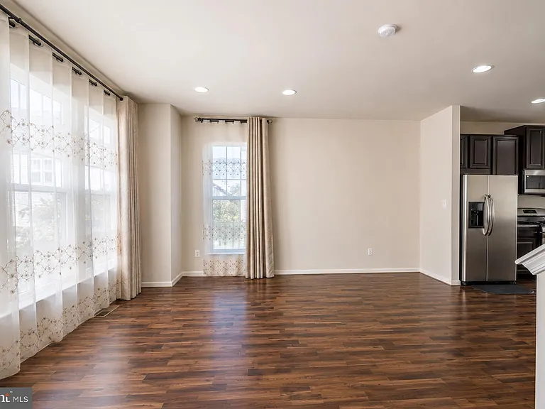 22520 Phillips St #401 — Photo 23
