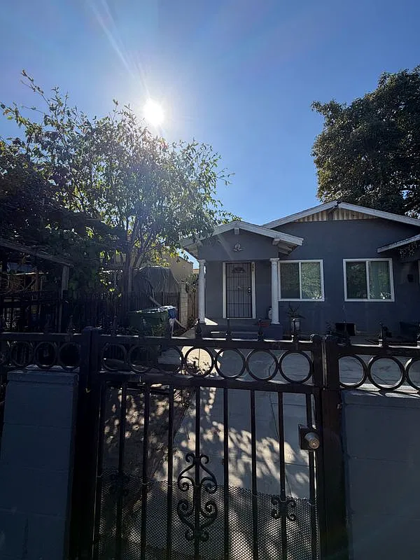2 bed, 1.0 bath, 800 sqft, $2,800 — Photo 2