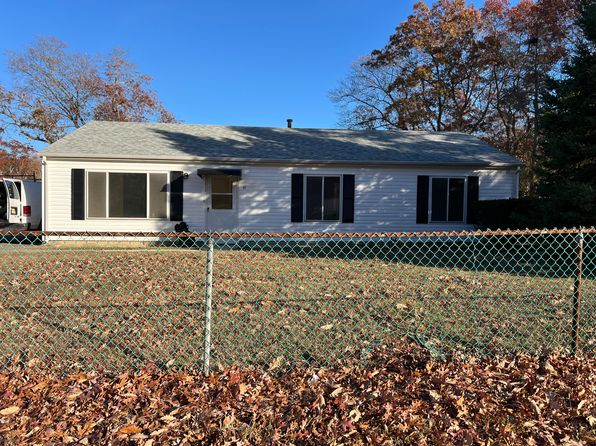 33 Pine Tree Dr