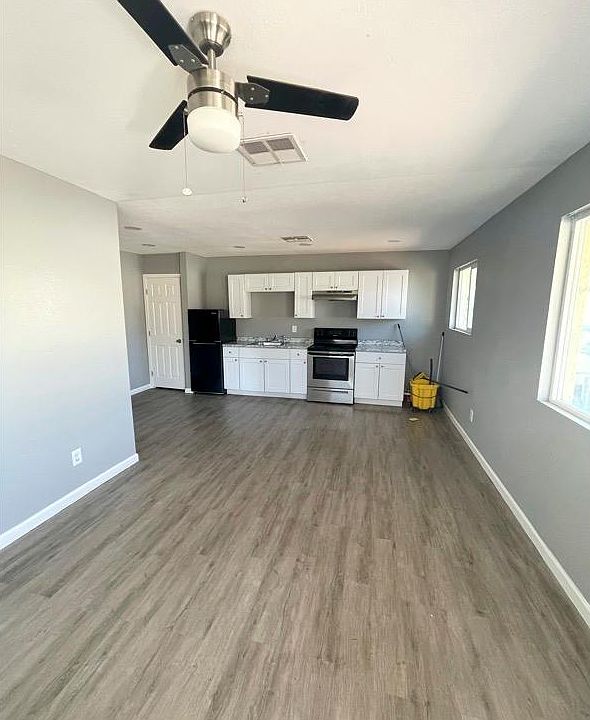 1st image of 2828 W Augusta Ave #2