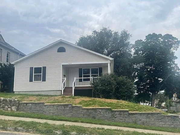 733 S 15th St, Saint Joseph, MO 64501