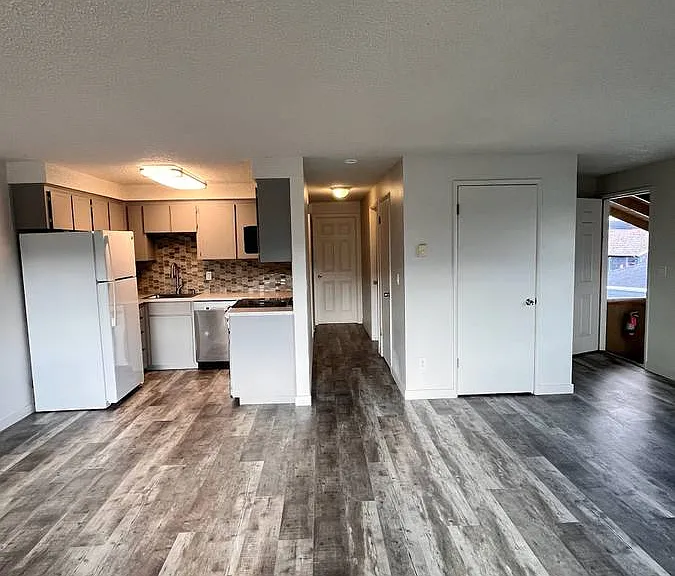 810 S Holladay Dr #18 — Photo 3