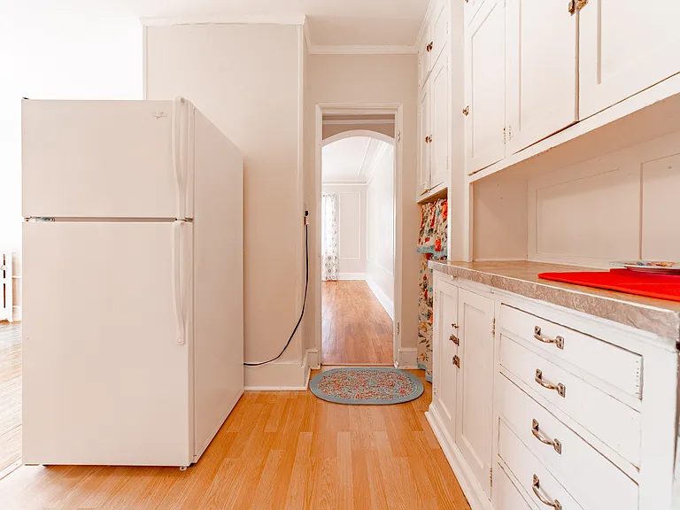 569 Portland Apartments — Photo 32