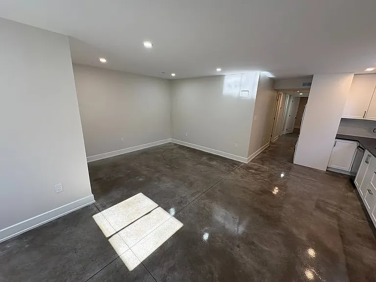 476 Division St — Photo 10