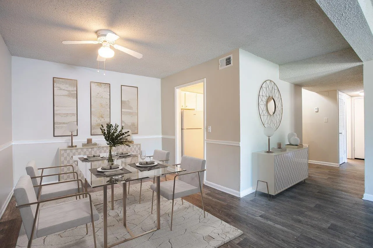 Hickory Creek Apartment and Townhomes — Photo 4