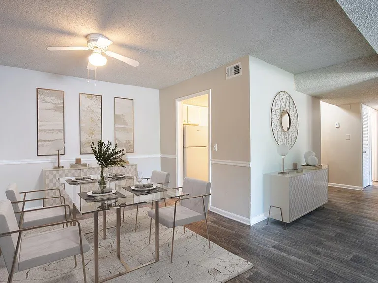 Hickory Creek Apartment and Townhomes — Photo 4