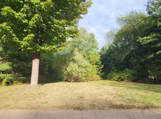 51 Pine Meadow Dr, Bristol, CT 06010