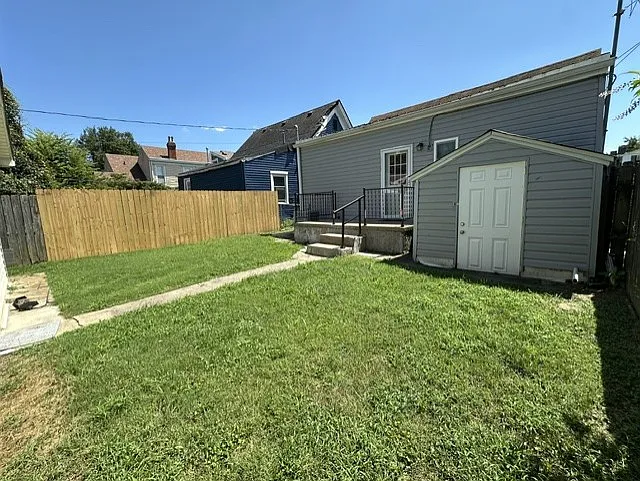 3 bed, 1240 sqft, $1,400 — Photo 2