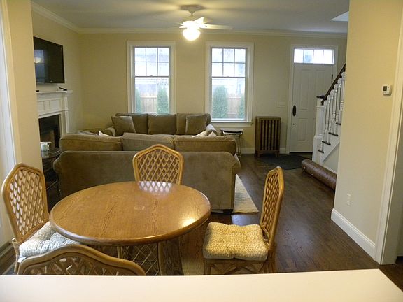 4th image of 106 Meeting House Ln APT B