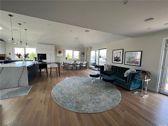 5th image of 48 Luchon St