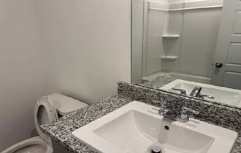 4 bed, 1727 sqft, $1,950 — Photo 2