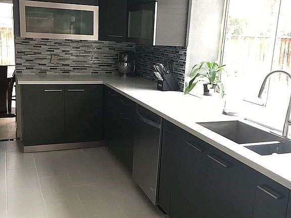 Custom Kitchen w/quartz