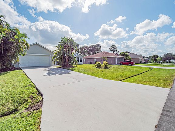 3rd image of 1932 SW Delmonico Avenue