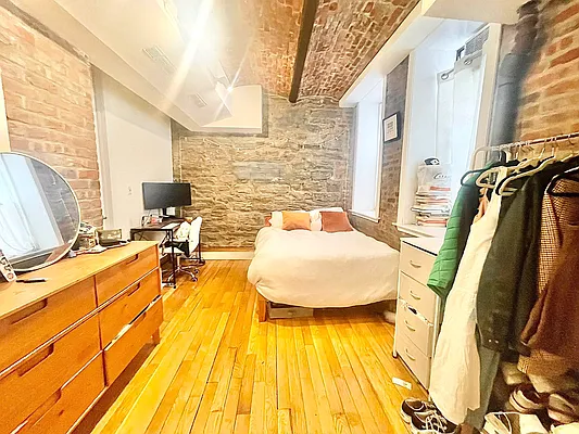 Rented by Century 21 Premier  | media 16