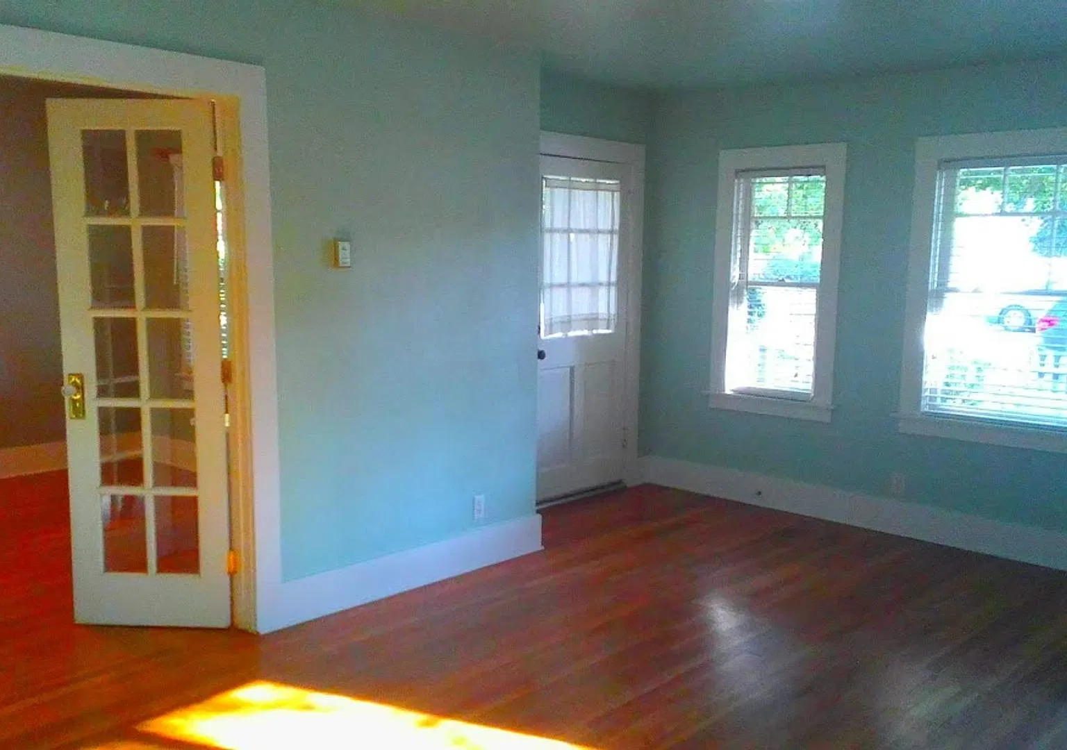 Adorable 2 Bedroom House! — Photo 3