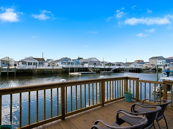 4th image of 143 N Spinnaker Drive