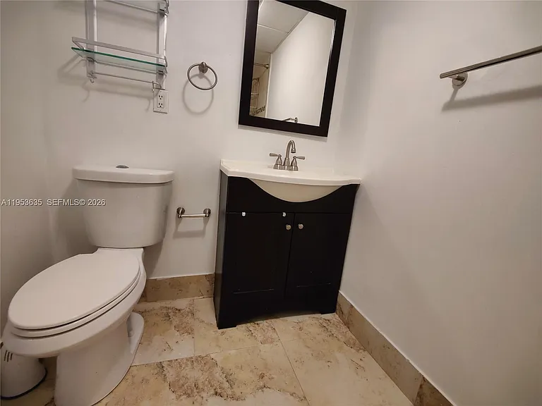181 Wimbledon Lake Dr — Photo 15