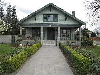 1104 N College Ave photo 1