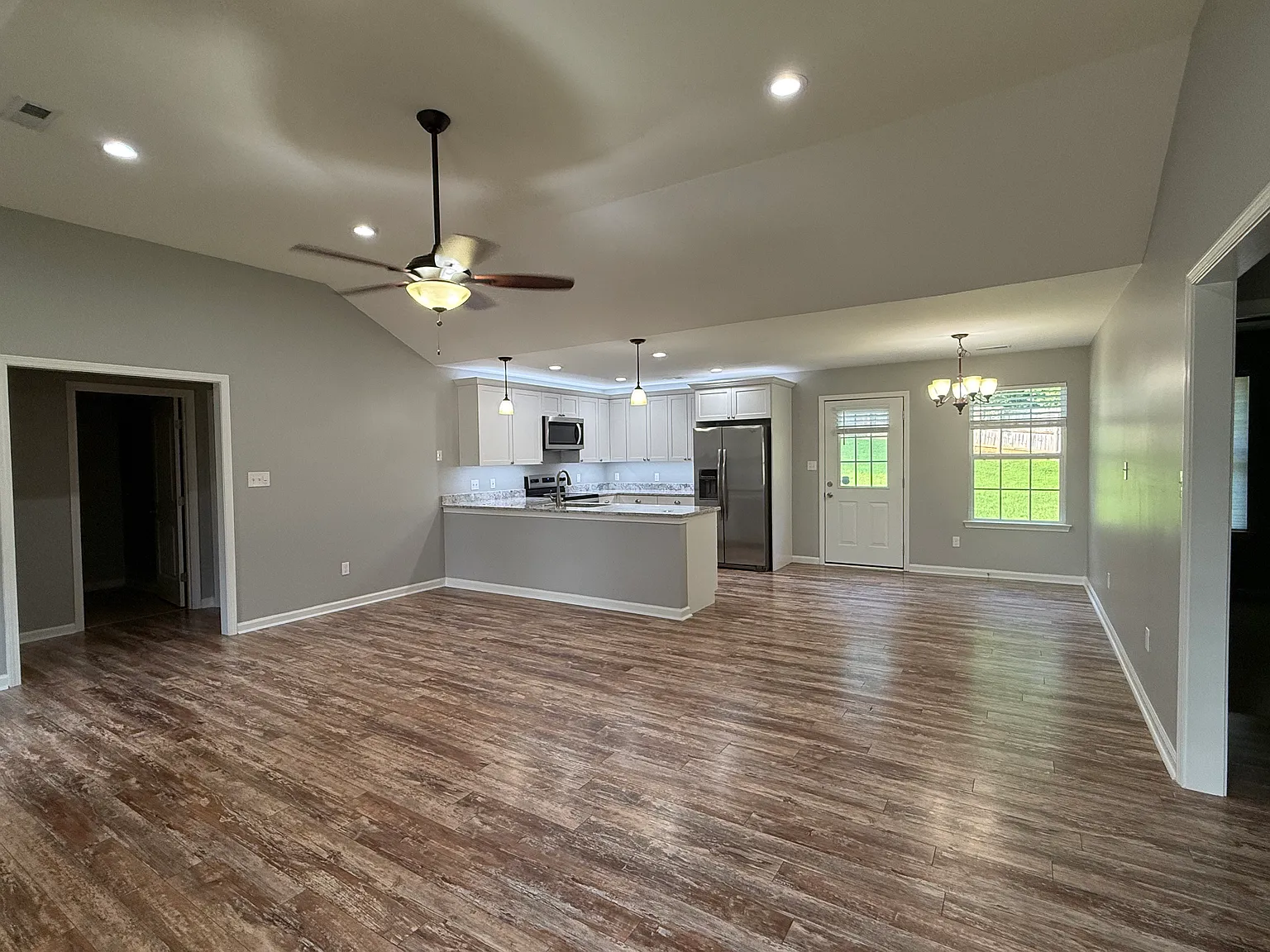 4 bed, 2300 sqft, $2,900 — Photo 3