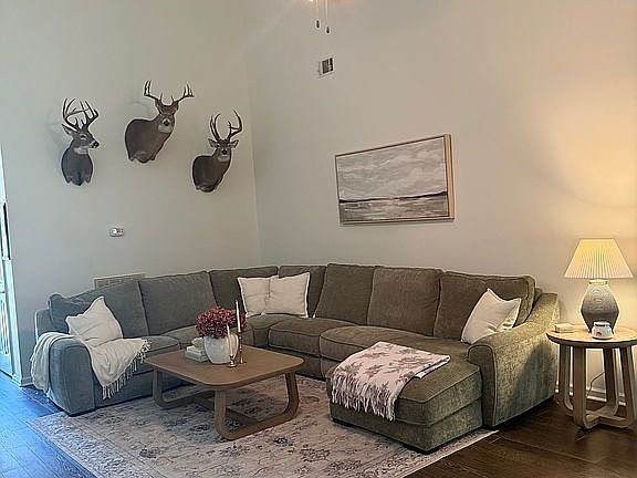 4th image of 301 Winchester Pl