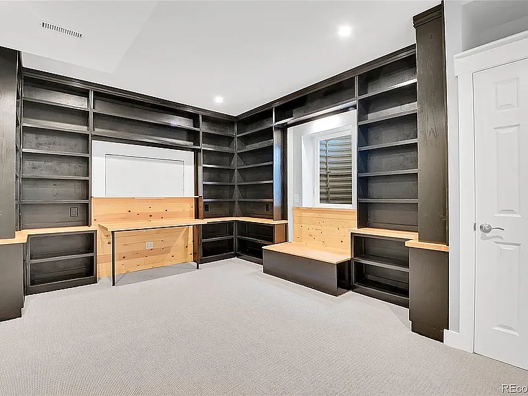 Private bedroom available.