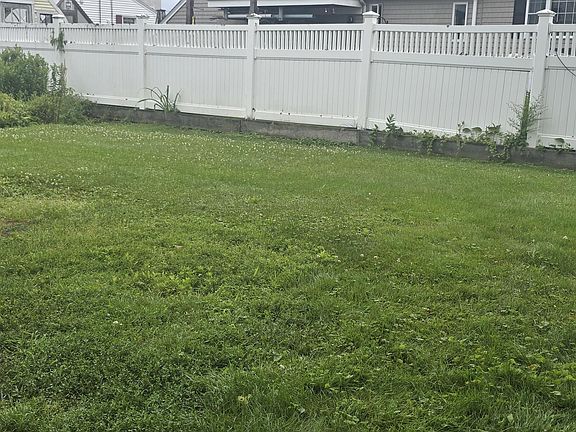 3rd image of 11 Surf Avenue