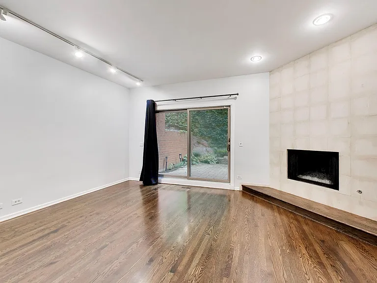 171 W Goethe St #B — Photo 4