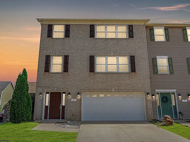 4 bed, 3.5 bath, 2616 sqft, $2,800 — Photo 1