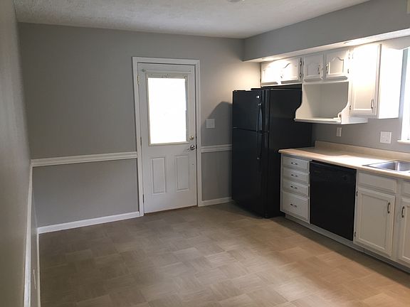 Eat in -door to side patio