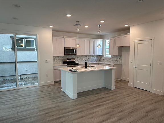5th image of 2175 Grady Cir