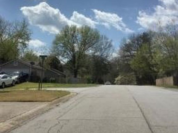 Exterior Neighborhood (street photo)