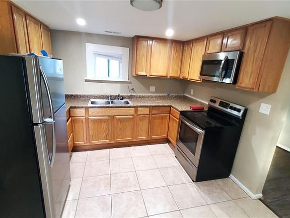 2nd image of 3321 Lyons Ave #B