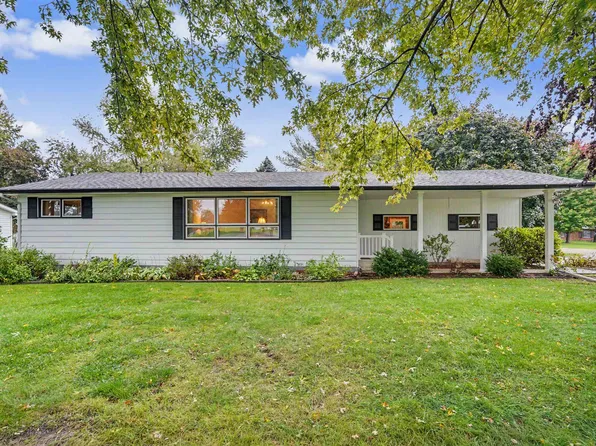 102 Rainbow Dr, Fairbank, IA 50629
