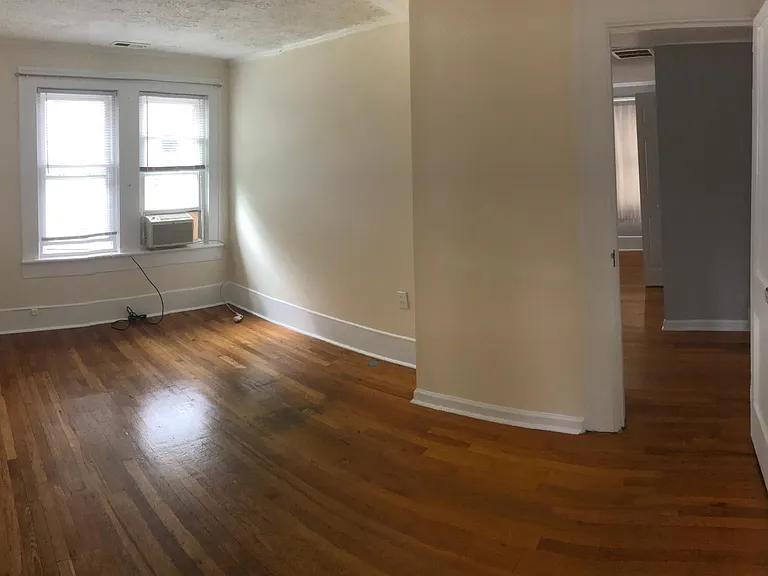 1069 Haywood Rd #4 — Photo 8