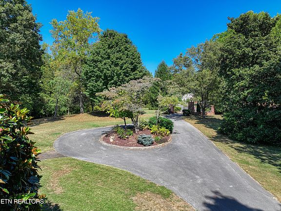 3rd image of 1921 Belcaro Dr