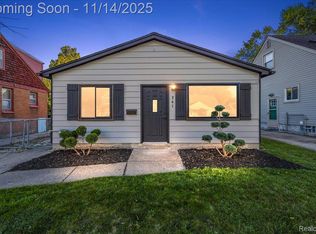 261 Tecumseh St, Clawson, MI