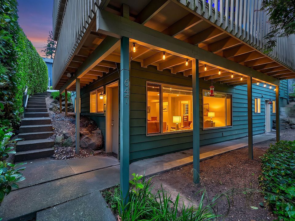 This large 1,000-square-foot triplex apartment lives like a house.