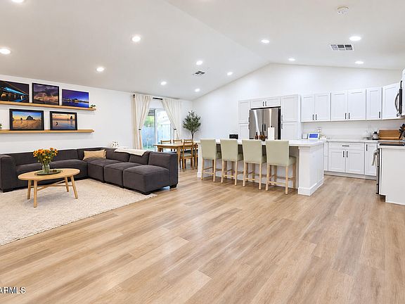 3rd image of 801 W ROSS Avenue